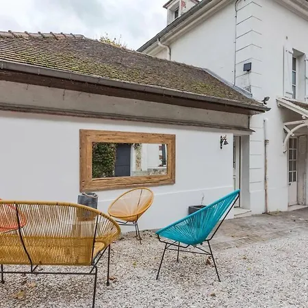 Standing In Disneyland * Chalifert