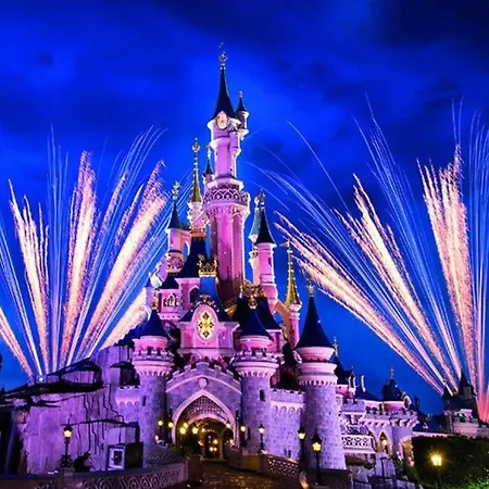 Standing In Disneyland * Chalifert